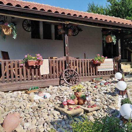 Къща За Гости Уют С. Жеравна Exterior foto