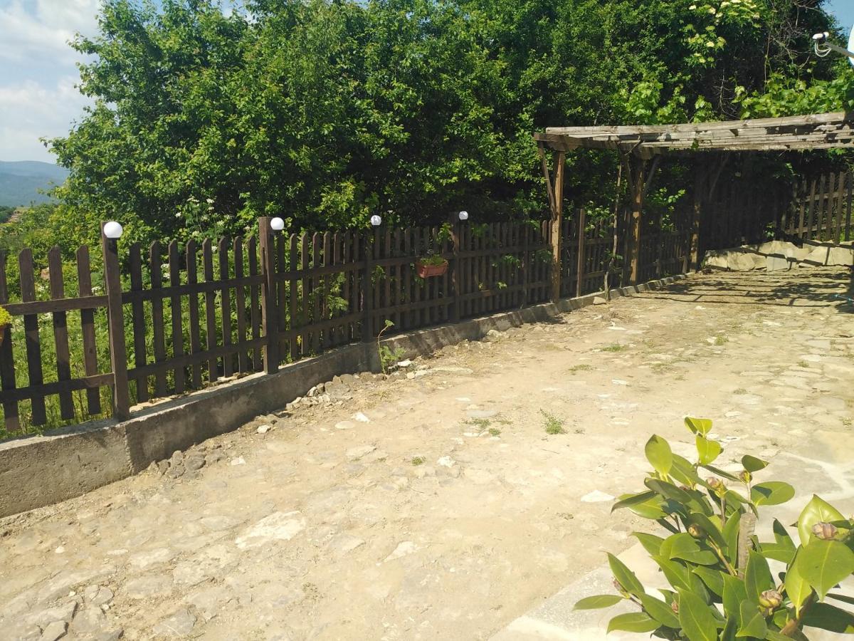 Къща За Гости Уют С. Жеравна Exterior foto