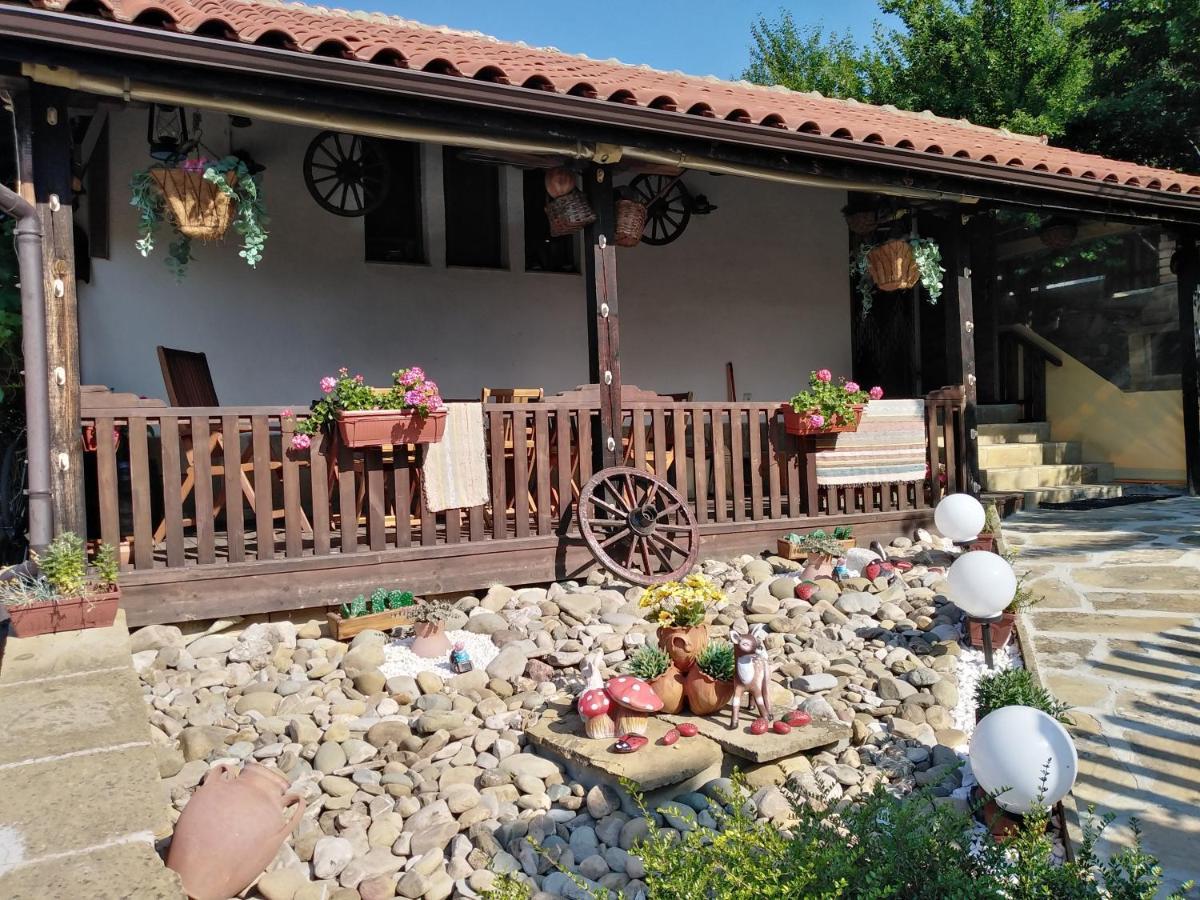 Къща За Гости Уют С. Жеравна Exterior foto